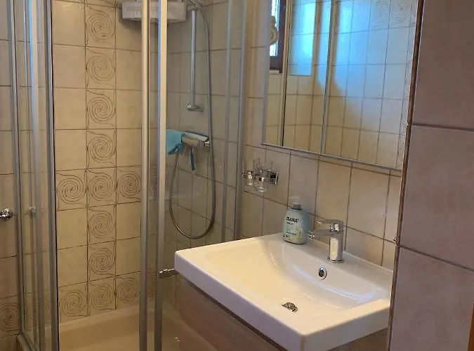 Meerencore, Hohenzollernstr. 30 بوسم