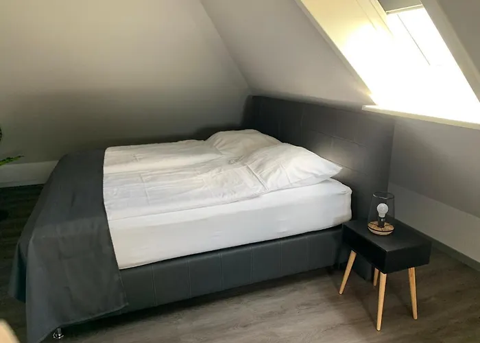 Meerencore, Hohenzollernstr. 30 *